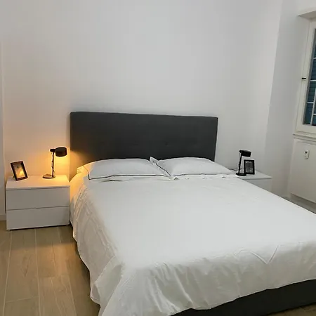 Jonny Apartment