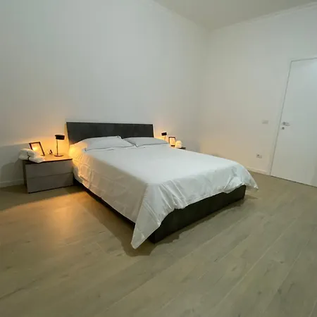 Jonny Apartment