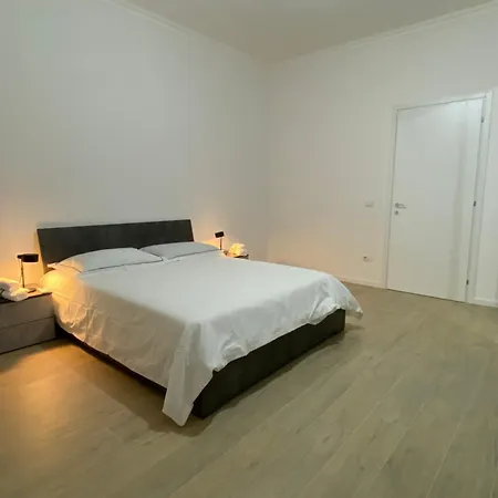 Jonny Apartment