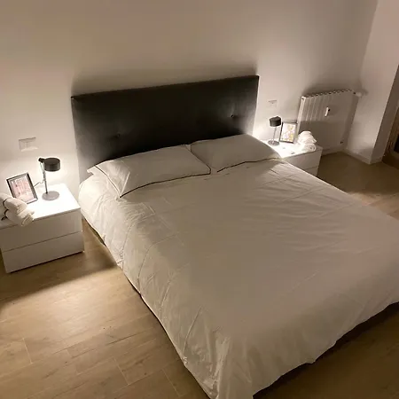 Jonny Apartment